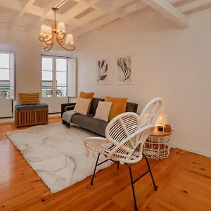 Stylish Getaway In A Mezzanine Flat By The Castle Lisbon